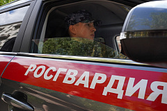 Столичные росгвардейцы помогли водителю завести заглохший автомобиль